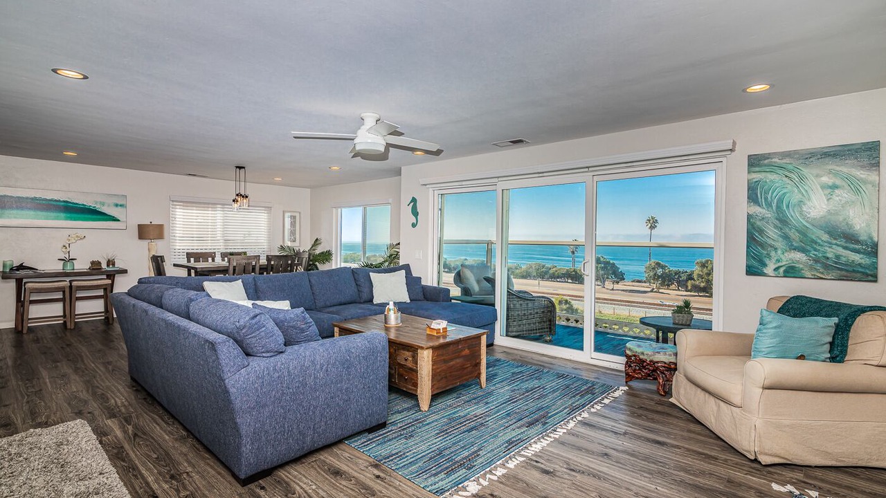 Photo of Livingroom in Cardiff-by-the-Sea