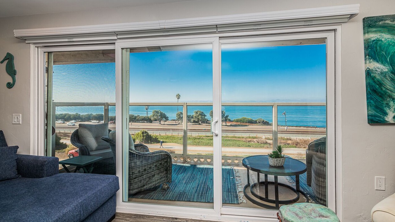 Photo of Livingroom in Cardiff-by-the-Sea