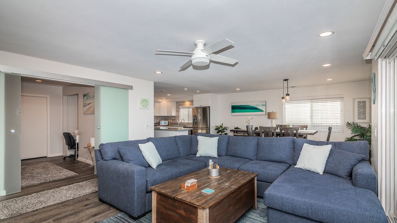 Photo of Livingroom in Cardiff-by-the-Sea