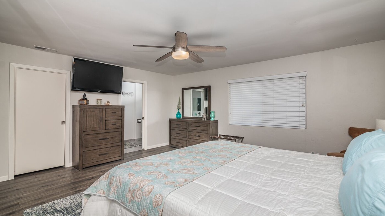 Photo of Bedroom in Cardiff-by-the-Sea