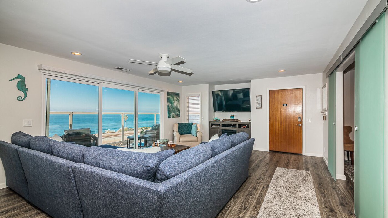 Photo of Livingroom in Cardiff-by-the-Sea