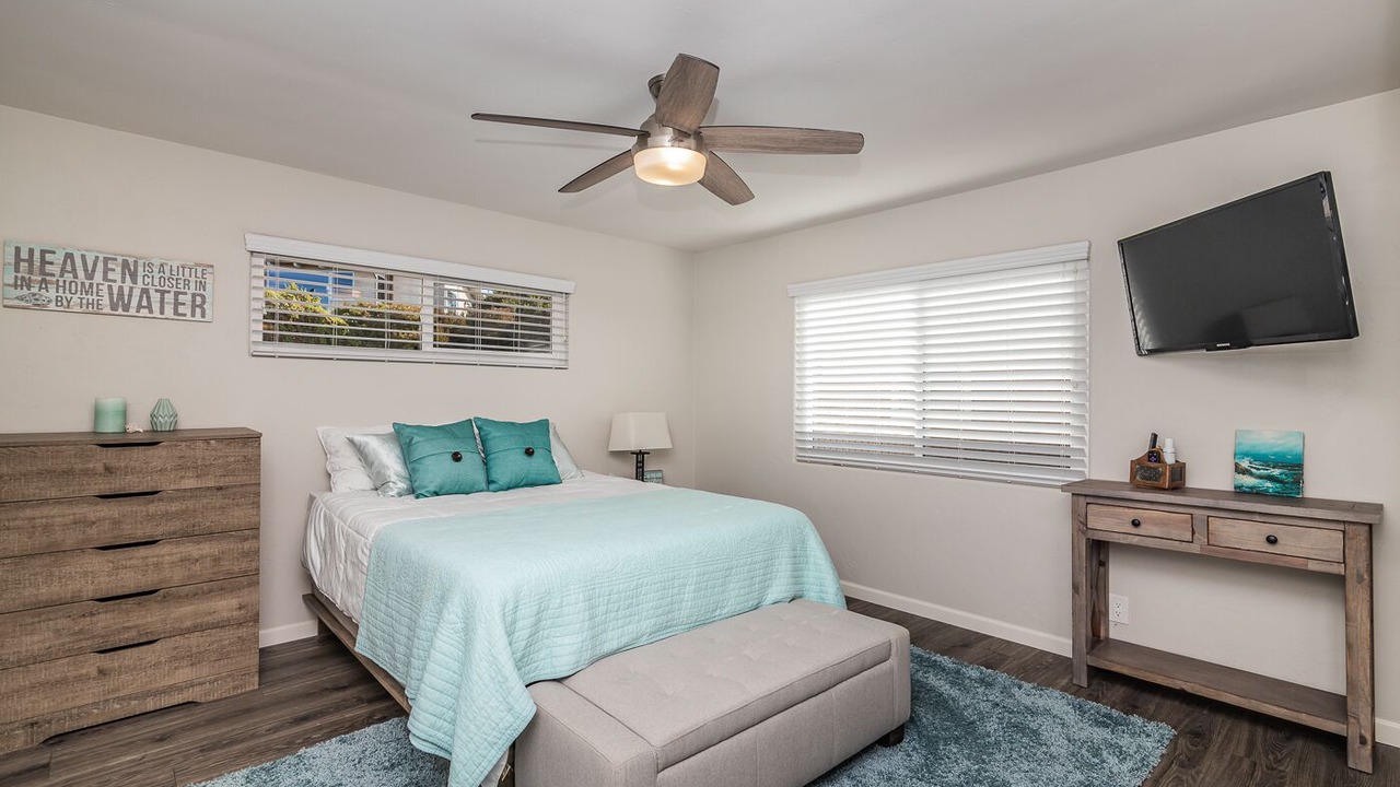 Photo of Bedroom in Cardiff-by-the-Sea
