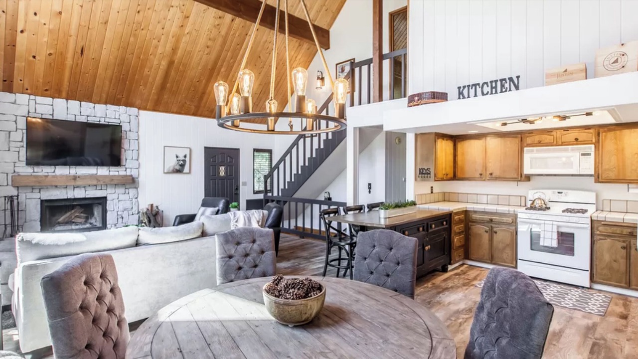 Photo of Livingroom in Blue Jay