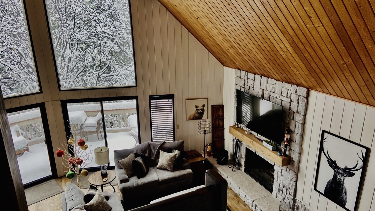 Photo of Livingroom in Blue Jay