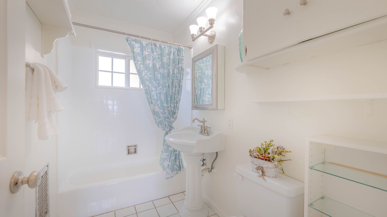Photo of Bathroom in Eastern Malibu