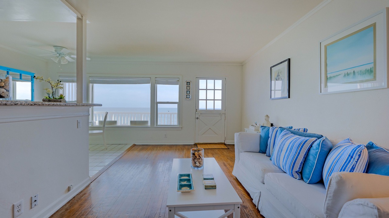 Photo of Livingroom in Eastern Malibu