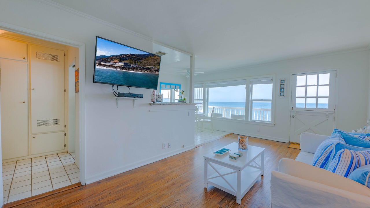Photo of Livingroom in Eastern Malibu
