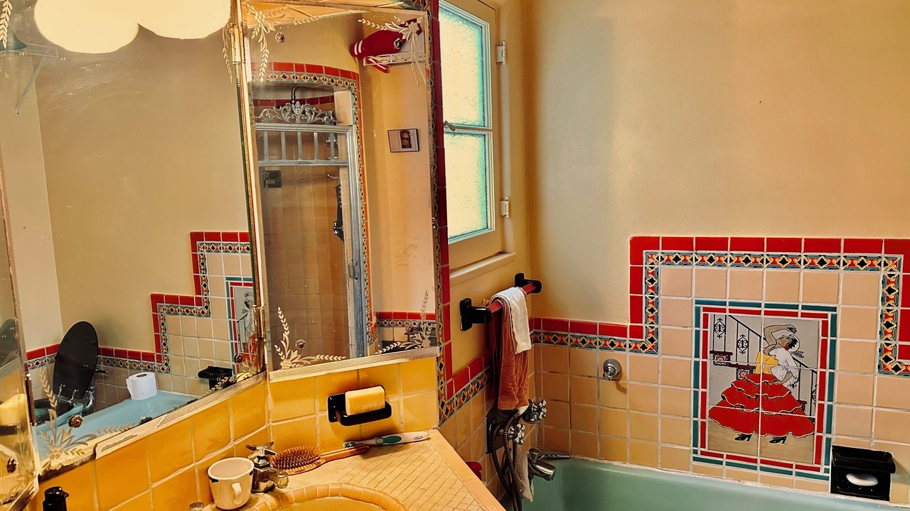 Photo of Bathroom in Carthay Circle