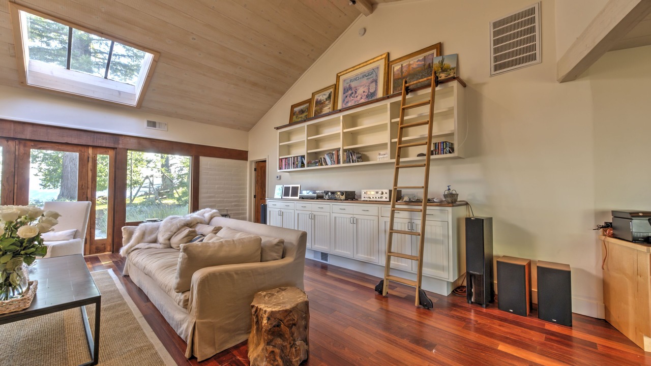Photo of Livingroom in Northwest Carmel