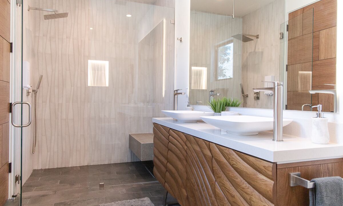 Photo of Bathroom in Racquet Club West