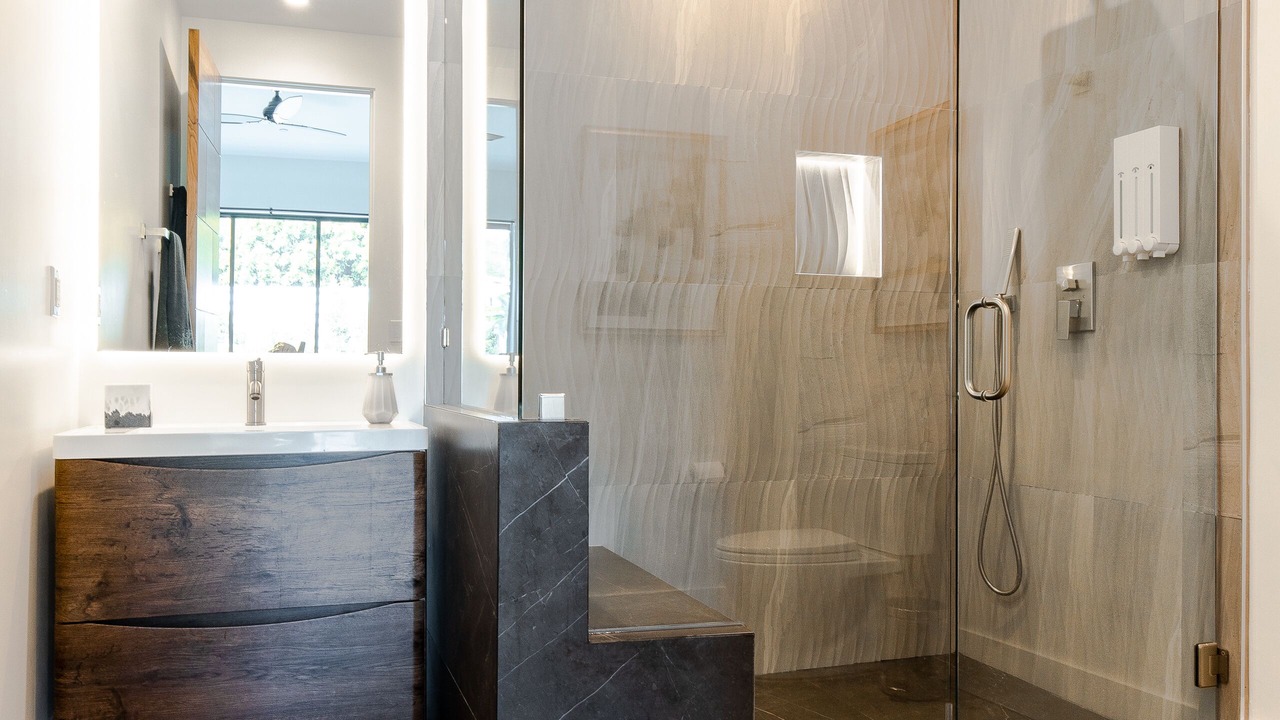 Photo of Bathroom in Racquet Club West