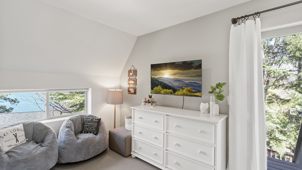 Photo of Livingroom in Cedar Glen