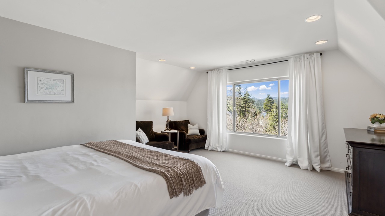 Photo of Bedroom in Cedar Glen