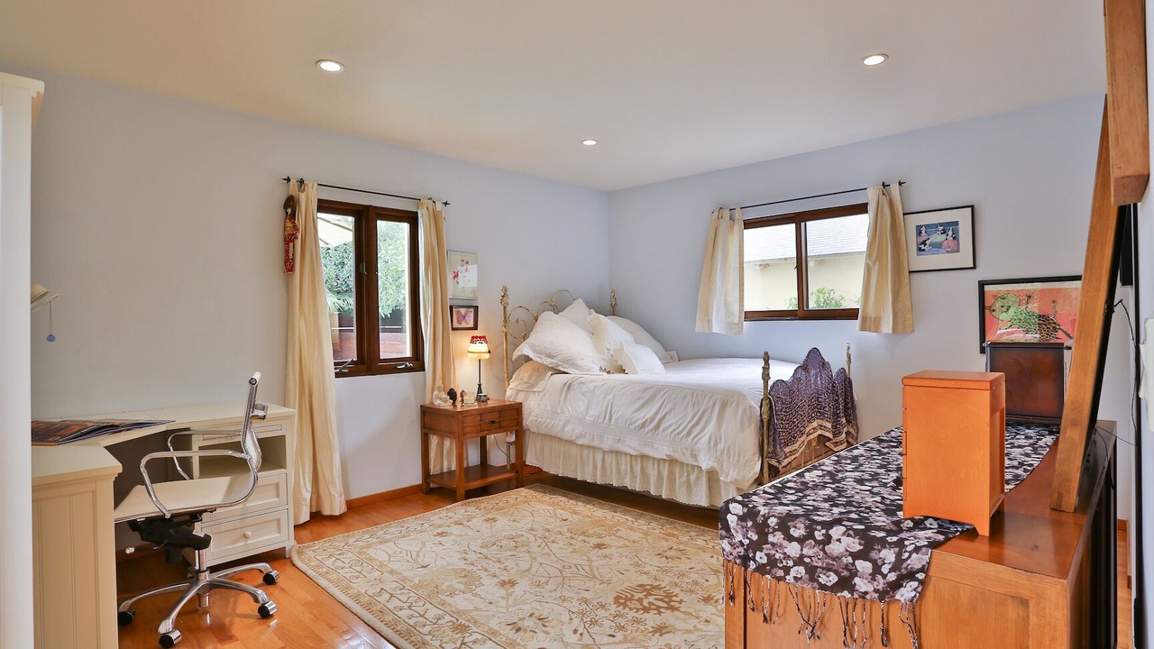 Photo of Bedroom in Pacific Palisades