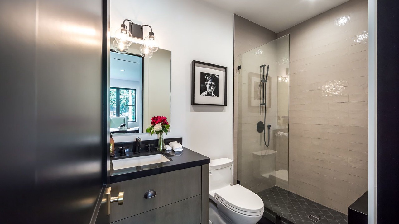 Photo of Bathroom in Sherman Oaks