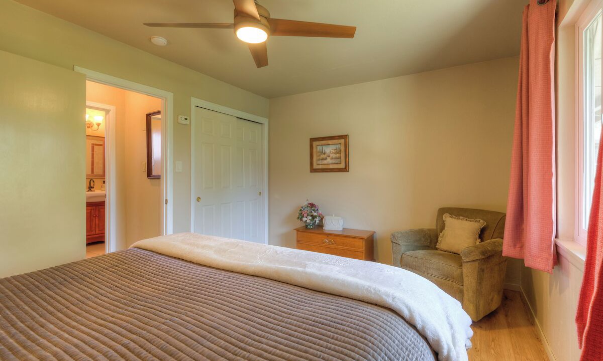 Photo of Bedroom in Oroville