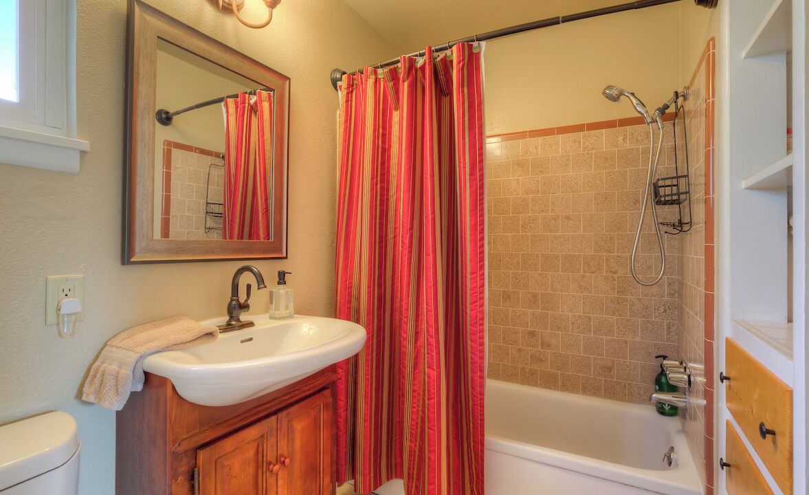 Photo of Bathroom in Oroville