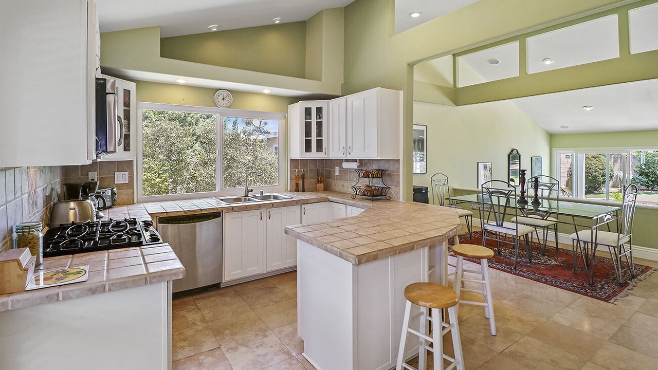Photo of Kitchen in Woodland Hills