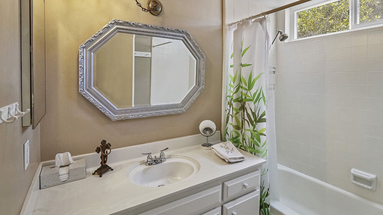 Photo of Bathroom in Woodland Hills