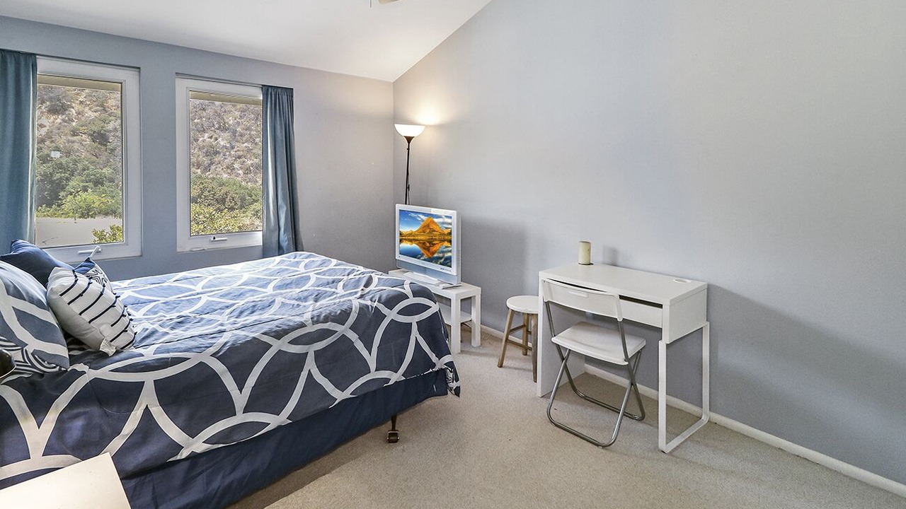 Photo of Bedroom in Woodland Hills