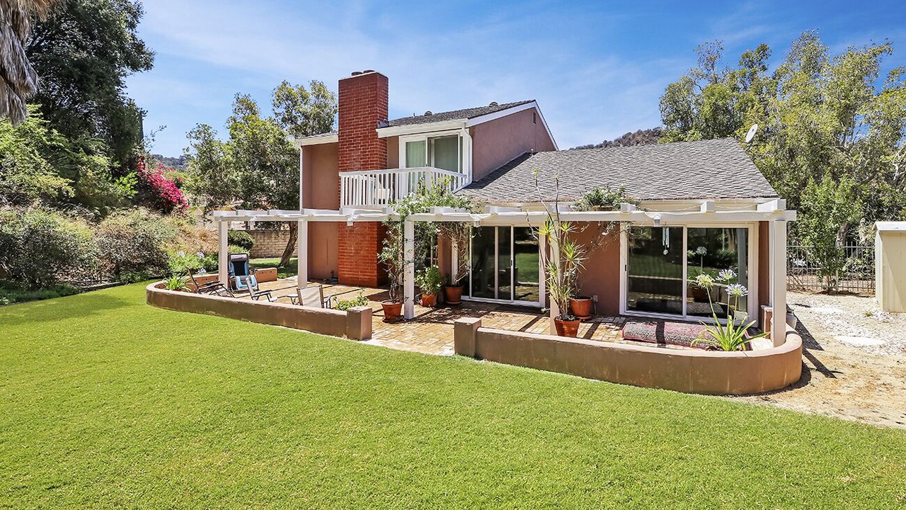 Photo of Outdoor in Woodland Hills