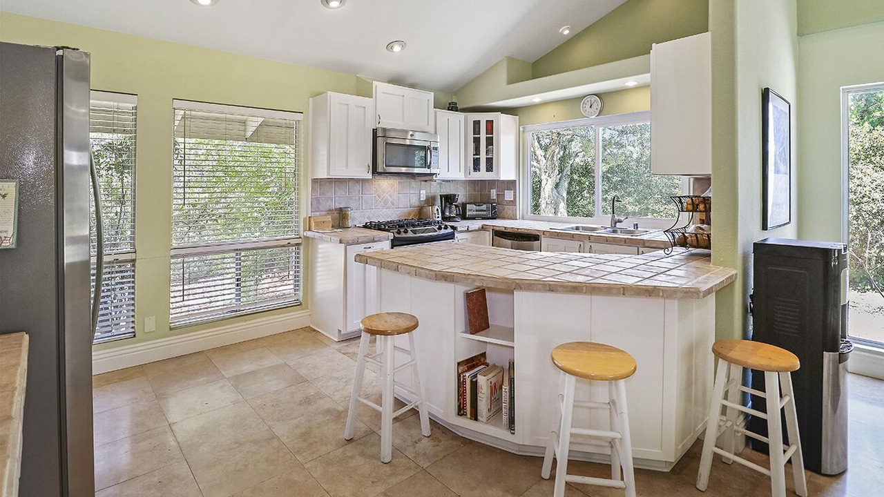 Photo of Kitchen in Woodland Hills