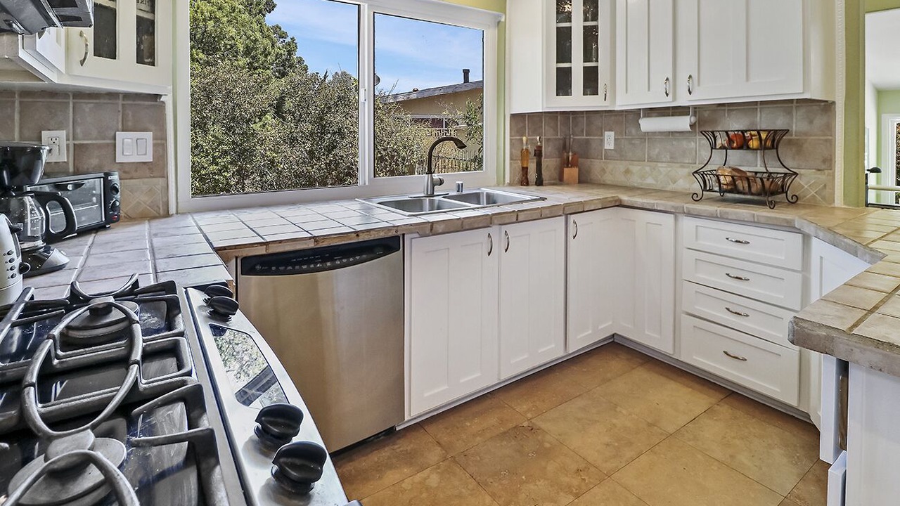Photo of Kitchen in Woodland Hills