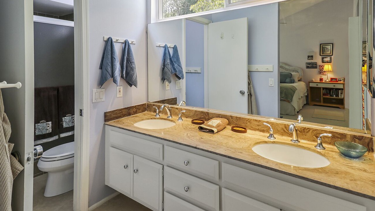 Photo of Bathroom in Woodland Hills