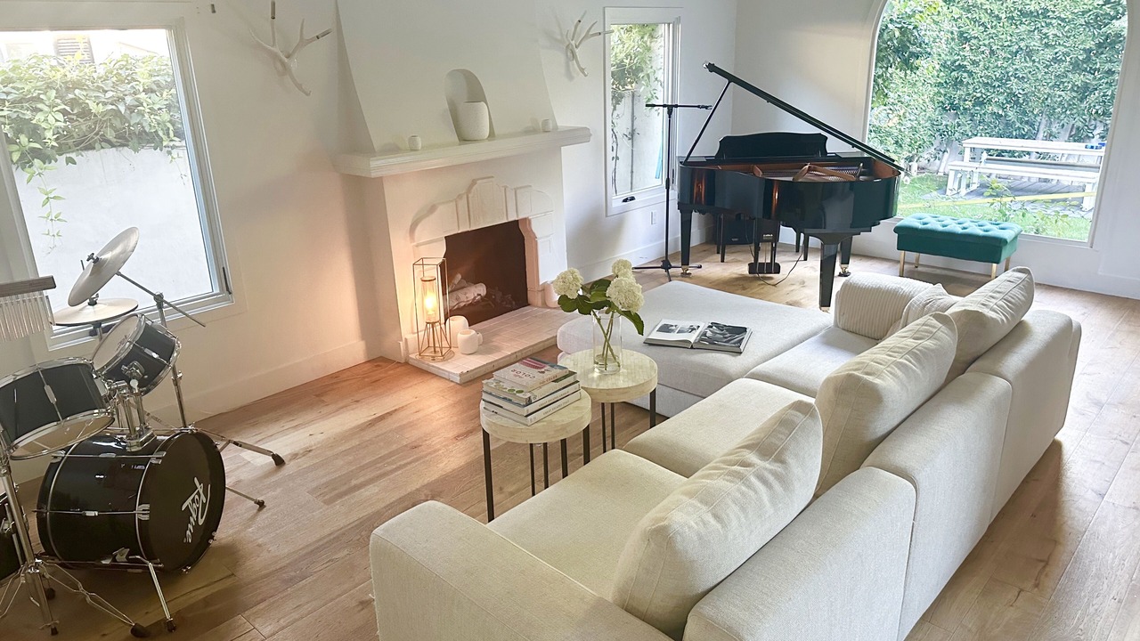 Photo of Livingroom in Beverly Grove
