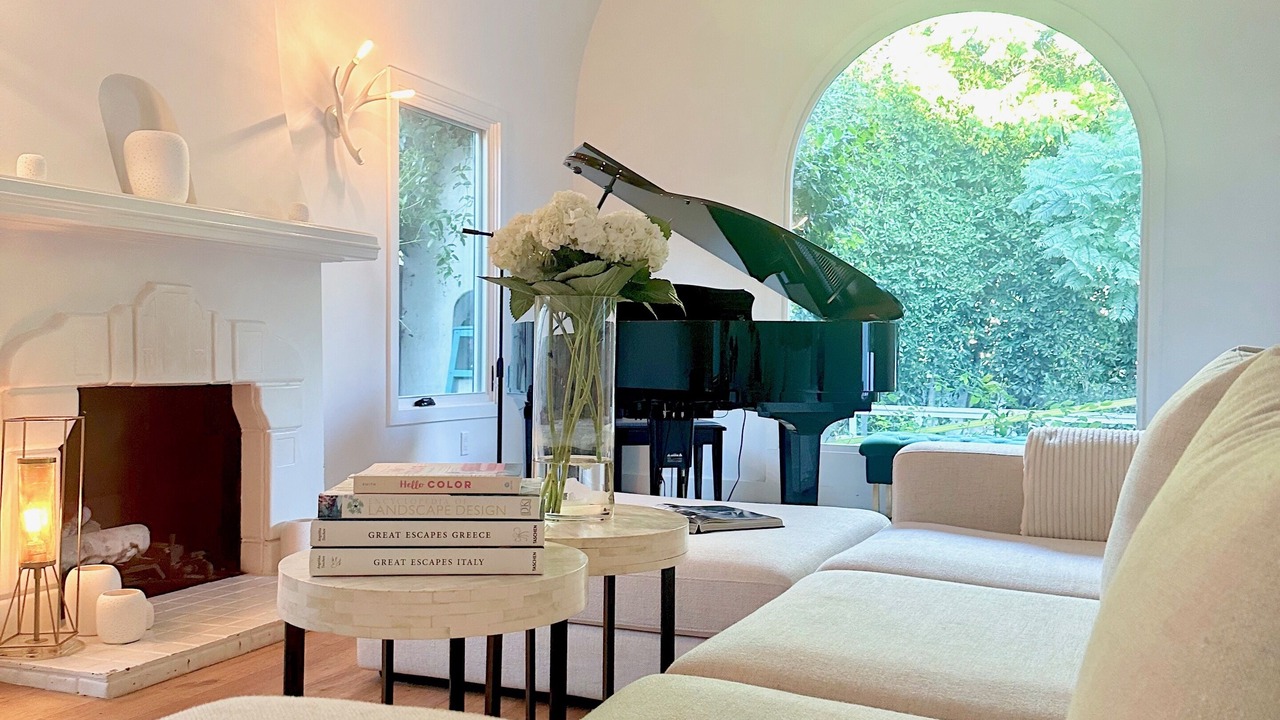 Photo of Livingroom in Beverly Grove