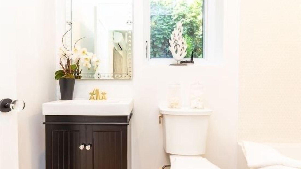 Photo of Bathroom in Beverly Grove