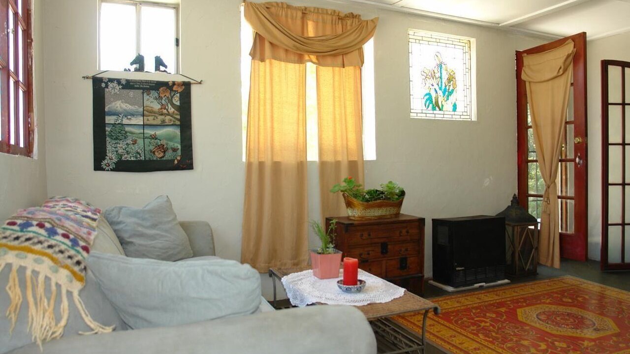 Photo of Livingroom in Oakland