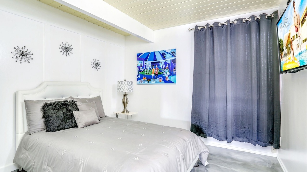 Photo of Bedroom in Racquet Club Estates