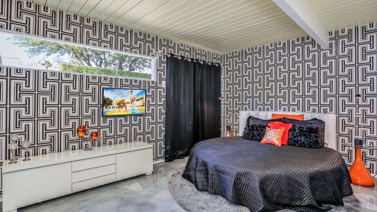 Photo of Bedroom in Racquet Club Estates