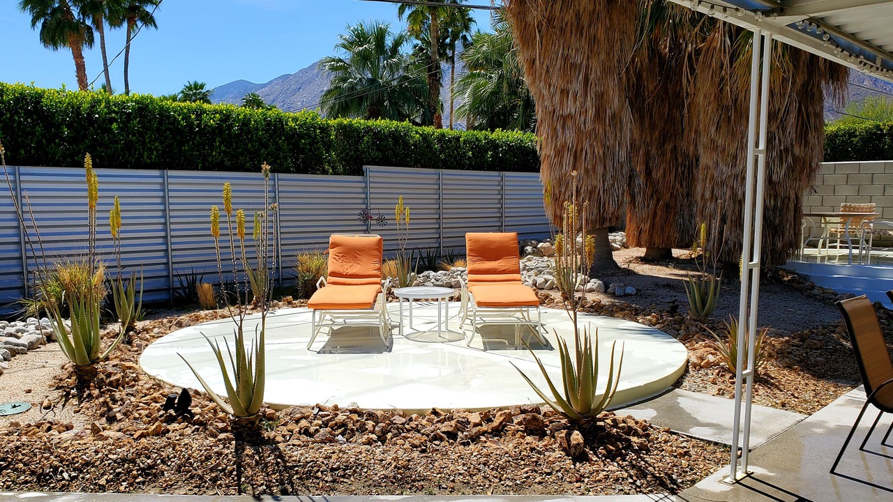 Photo of Patio Balcony in Racquet Club Estates