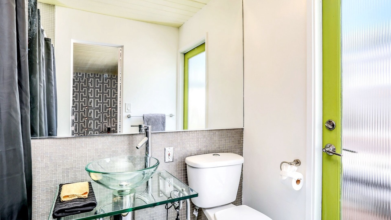 Photo of Bathroom in Racquet Club Estates