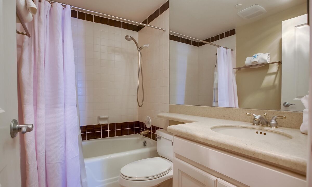 Photo of Bathroom in Lincoln Acres