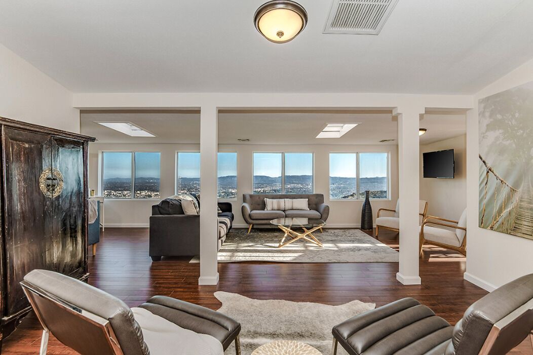 Photo of Livingroom in Chatsworth