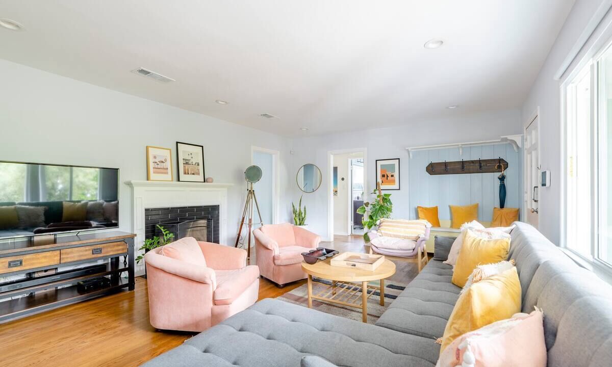 Photo of Livingroom in North Hollywood