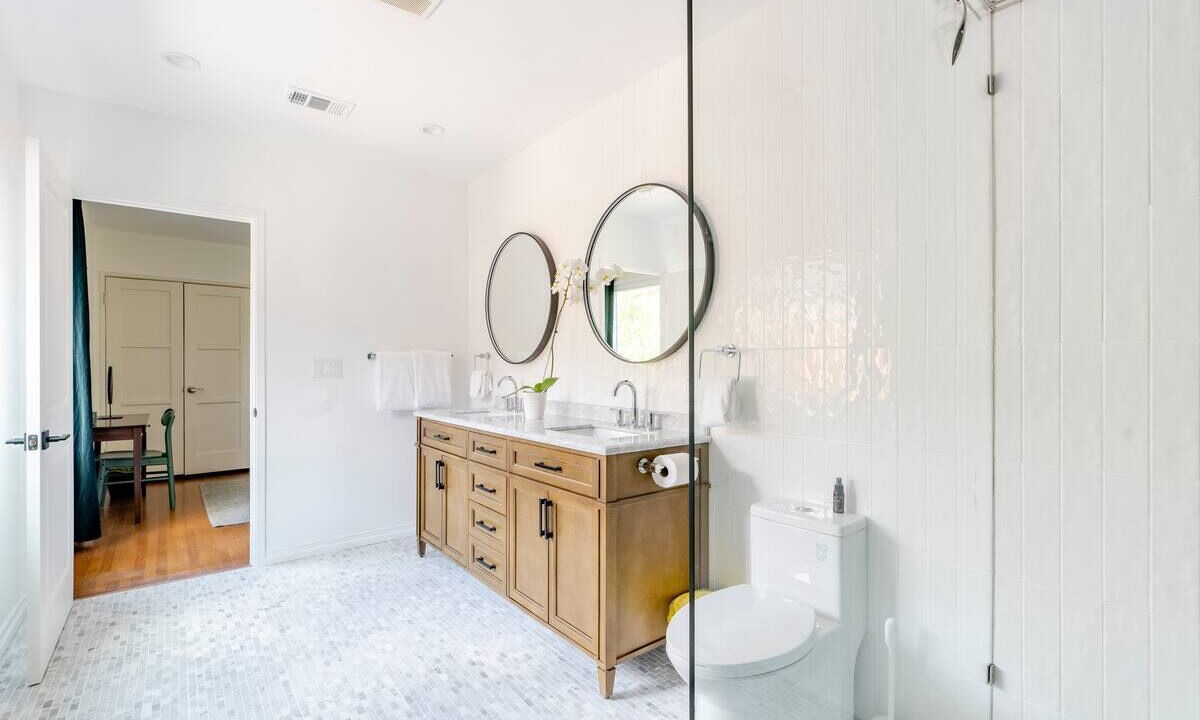 Photo of Bathroom in North Hollywood
