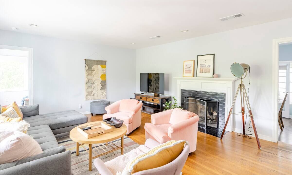 Photo of Livingroom in North Hollywood
