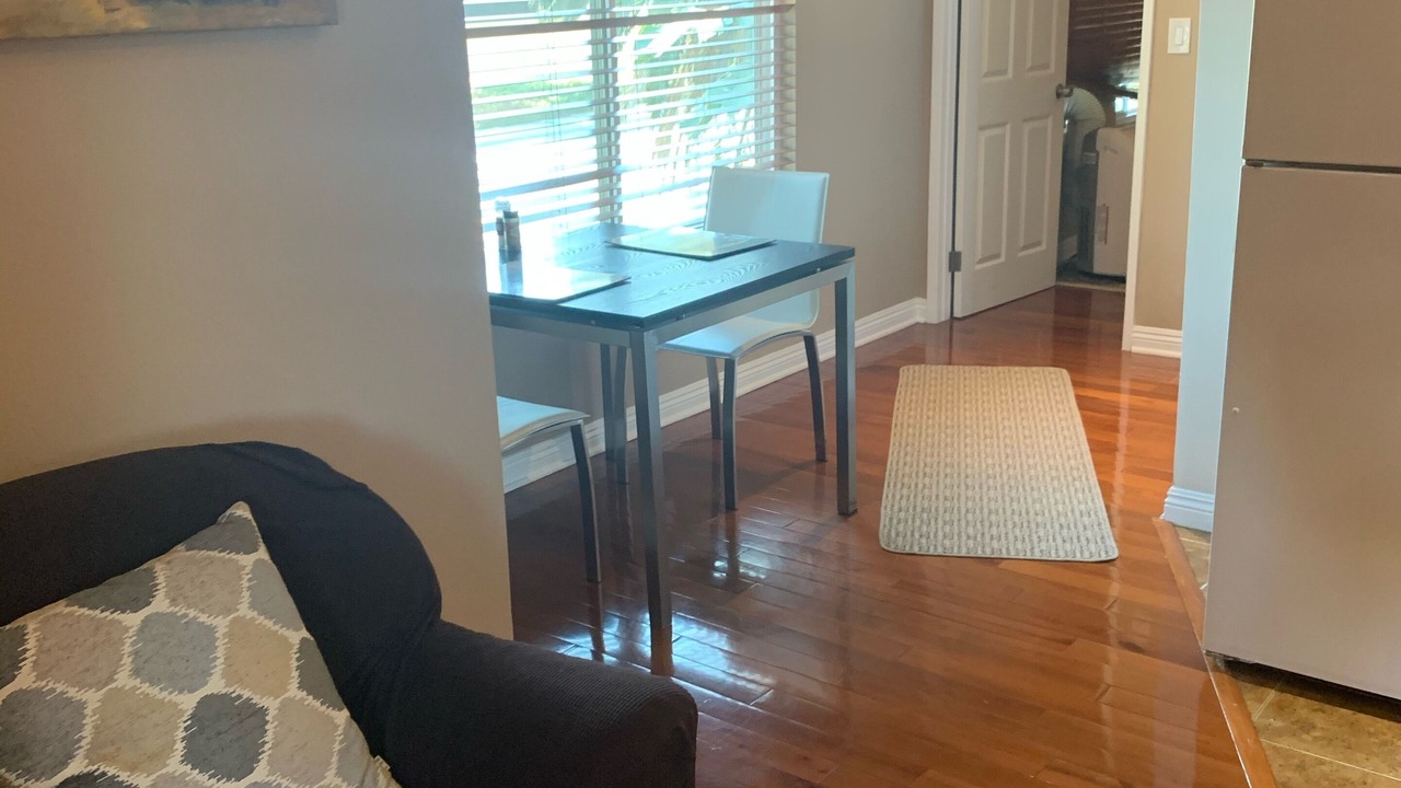 Photo of Livingroom in Warner Center