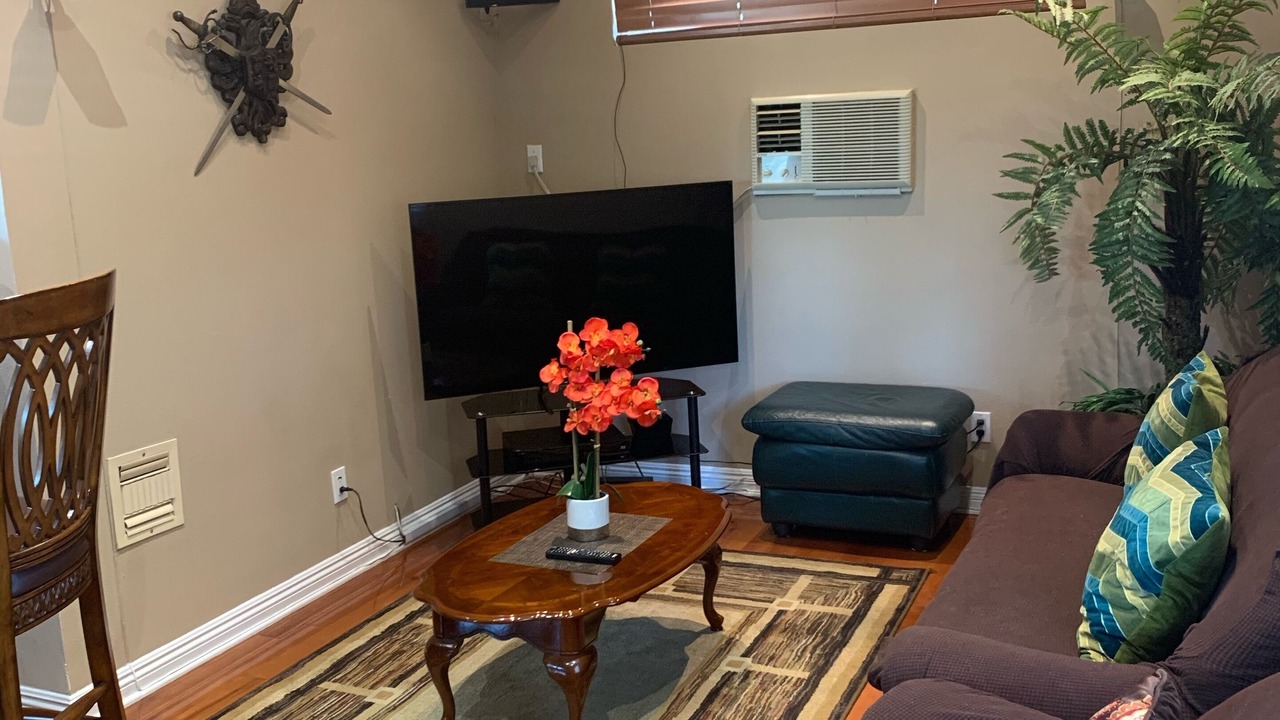 Photo of Livingroom in Warner Center