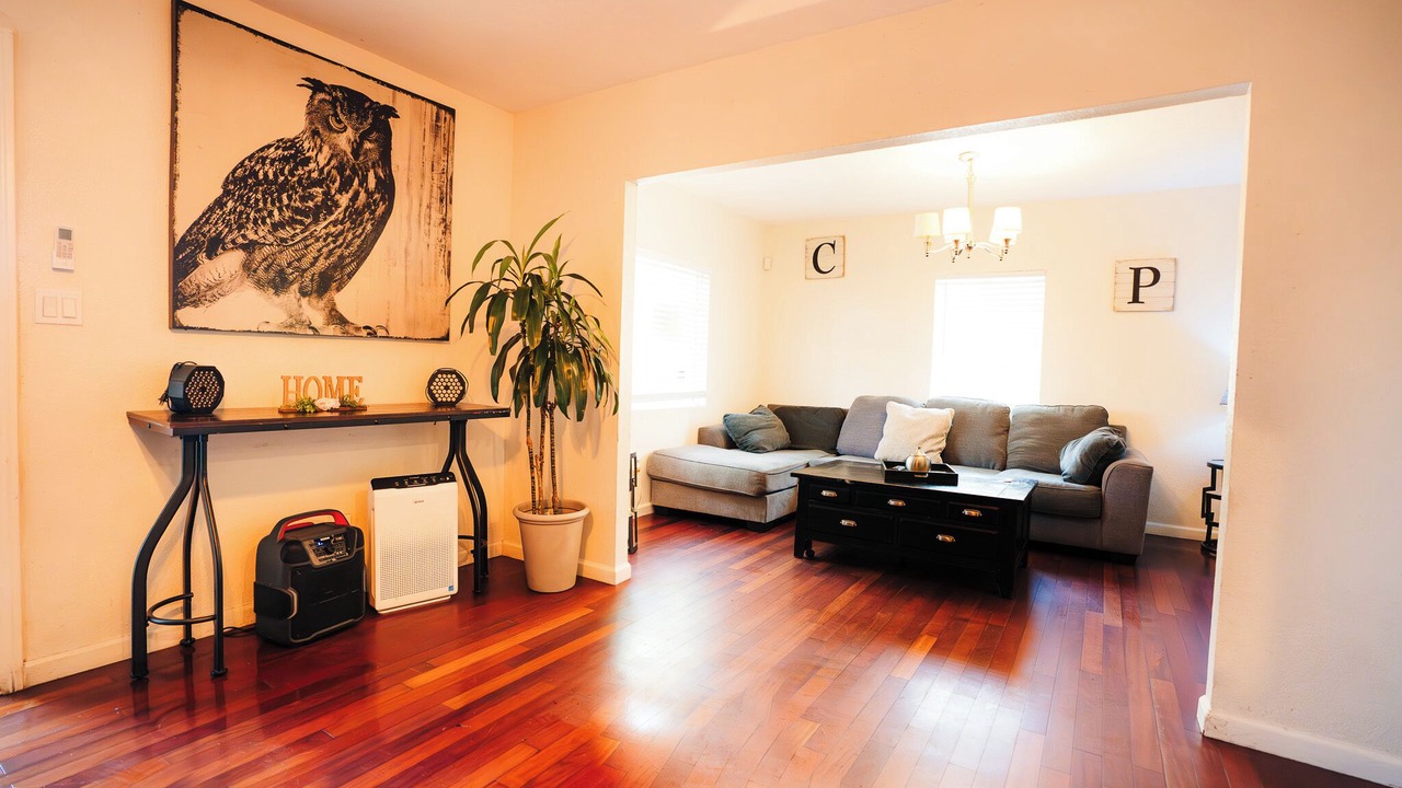 Photo of Livingroom in Compton