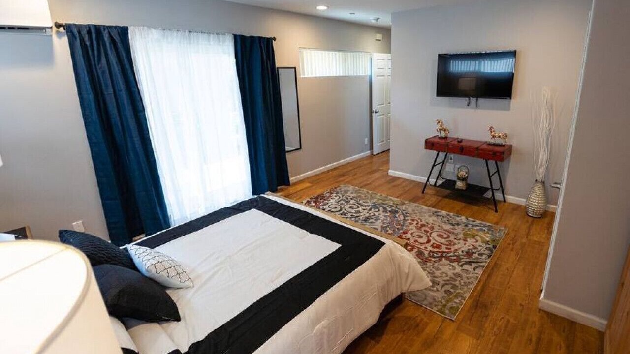 Photo of Bedroom in NoHo Arts District
