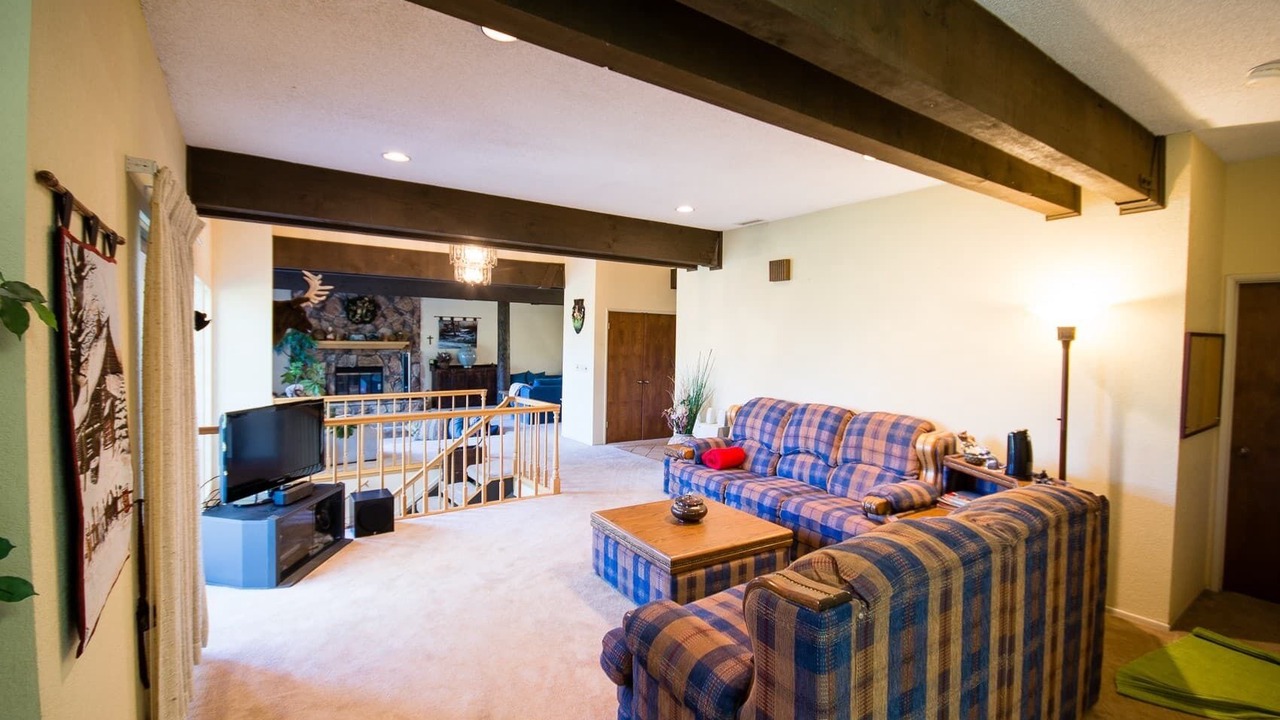 Photo of Livingroom in Lake Arrowhead
