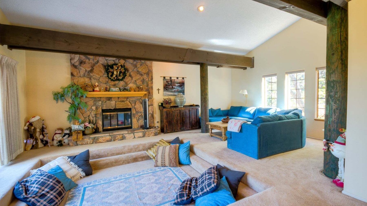 Photo of Livingroom in Lake Arrowhead