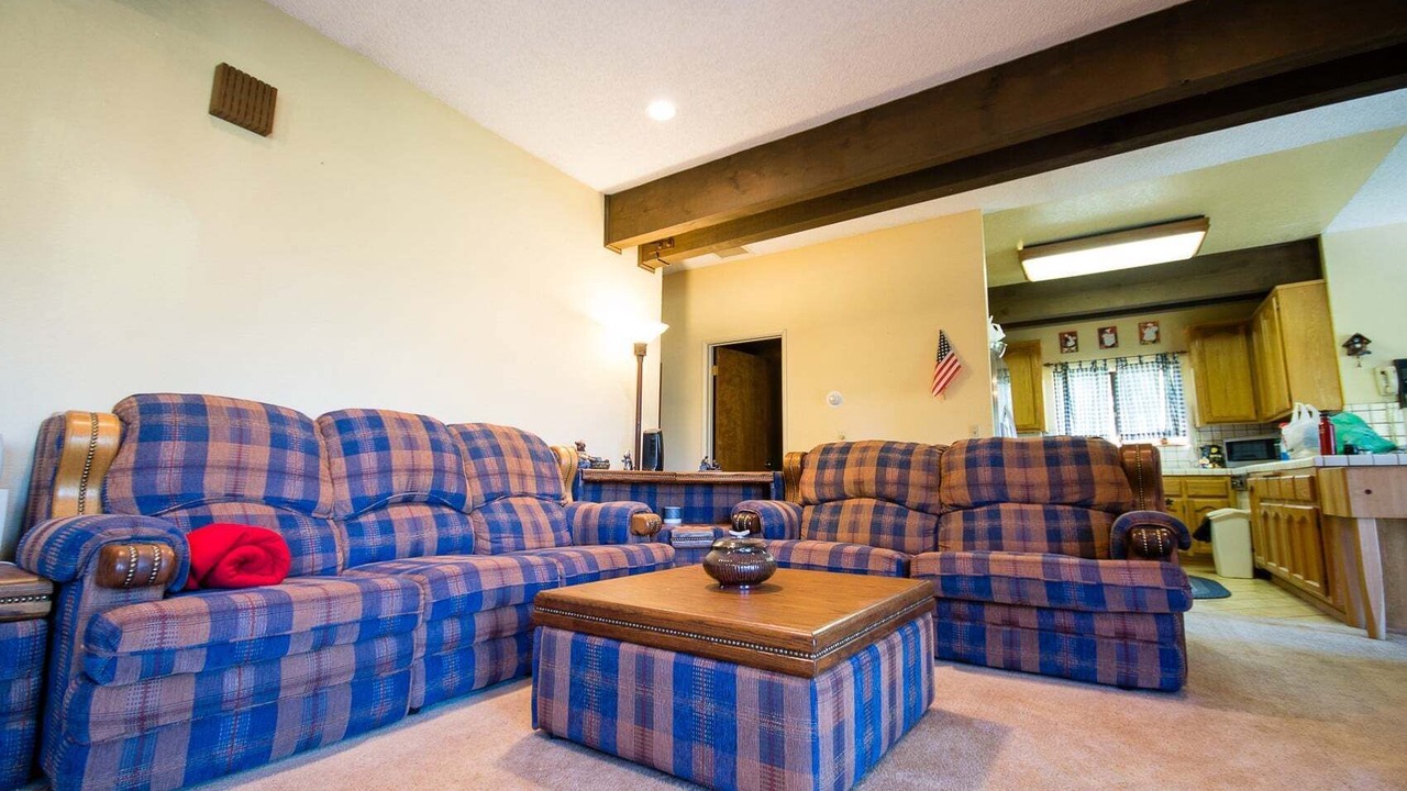 Photo of Livingroom in Lake Arrowhead