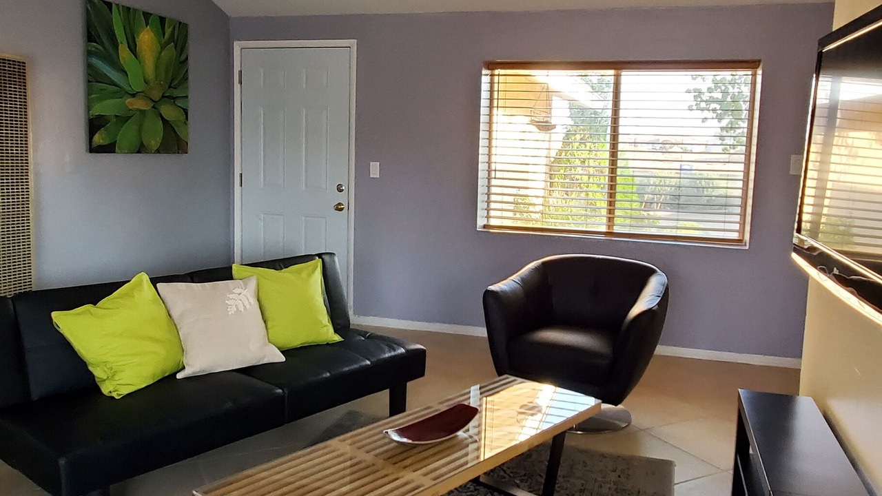 Photo of Livingroom in California City