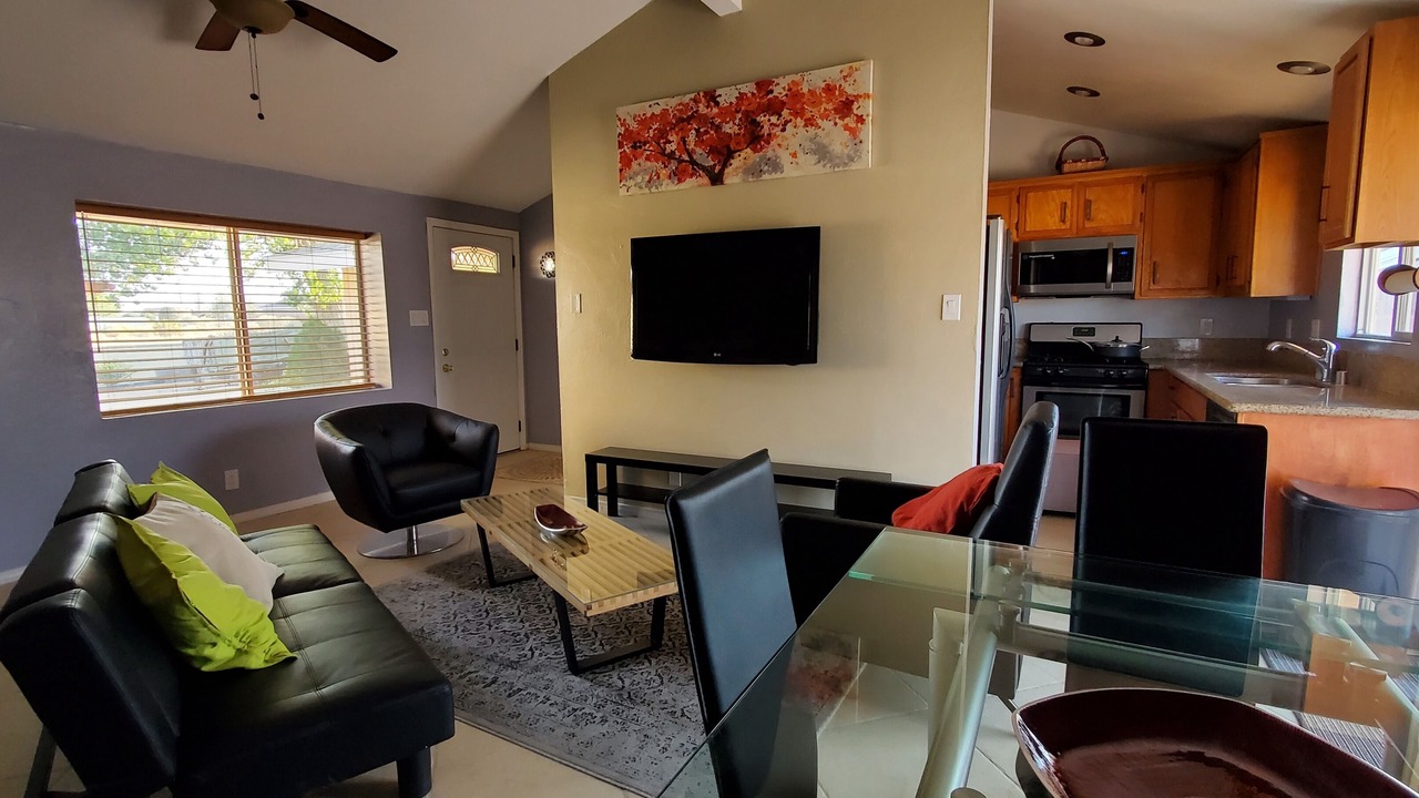 Photo of Livingroom in California City